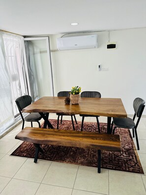 City Apartment | 3 bedrooms, blackout drapes, iron/ironing board, free WiFi - Manzaralı Dubleks Daire (Istanbul)