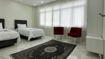 City Apartment | 3 bedrooms, blackout drapes, iron/ironing board, free WiFi