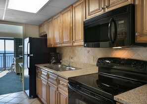 Fridge, microwave, oven, stovetop - Seaview Sanctuary: Double Suites for Beach Lovers (Myrtle Beach)
