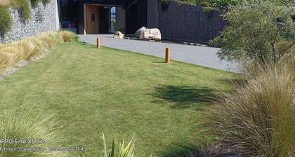 Opuke Crash Pad, enjoy Resort Facilities, Opuke Hot Pools, Ski Field.