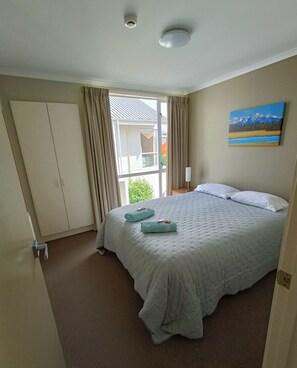 2 bedrooms, iron/ironing board, travel cot, free WiFi