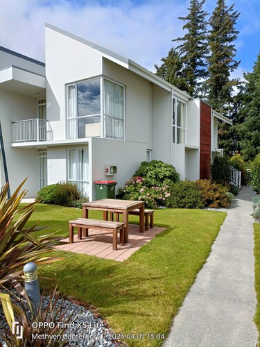 Opuke Crash Pad, enjoy Resort Facilities, Opuke Hot Pools, Ski Field.