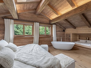 6 bedrooms, free WiFi, bed sheets