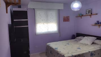 1 Schlafzimmer, Schreibtisch, schallisolierte Zimmer