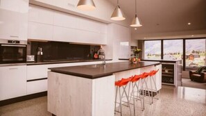 Oven, stovetop, dishwasher, coffee/tea maker - Pendeen Point - Remarkables Mountain View Spa Retreat (Jacks Point)