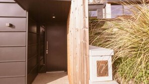 Exterior detail - Pendeen Point - Remarkables Mountain View Spa Retreat (Jacks Point)