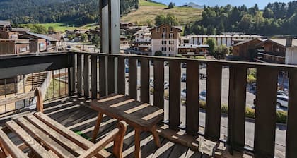 Charmant 2 piĂšces avec balcon sud, parking, proche pistes et commerces Ă La Clusaz