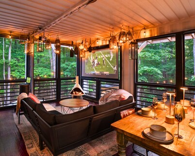 Private Multi Family Retreat on 5 Acres!