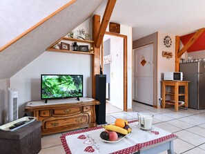 Interior - Vineyard Retreat: Cozy 2-Person Cottage with Terrace, Near Medieval Town, Alsace Wine Route (Bergheim)