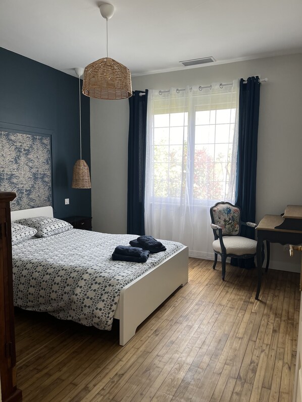 5 bedrooms, free WiFi, bed sheets