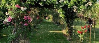 Maison Dans un Jardin Paysager Calme et Ressourçant