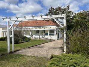 Exterior - Maison Dans un Jardin Paysager Calme et Ressourçant (Frossay)