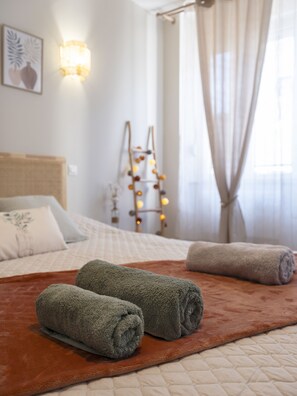 1 bedroom, desk, iron/ironing board, WiFi