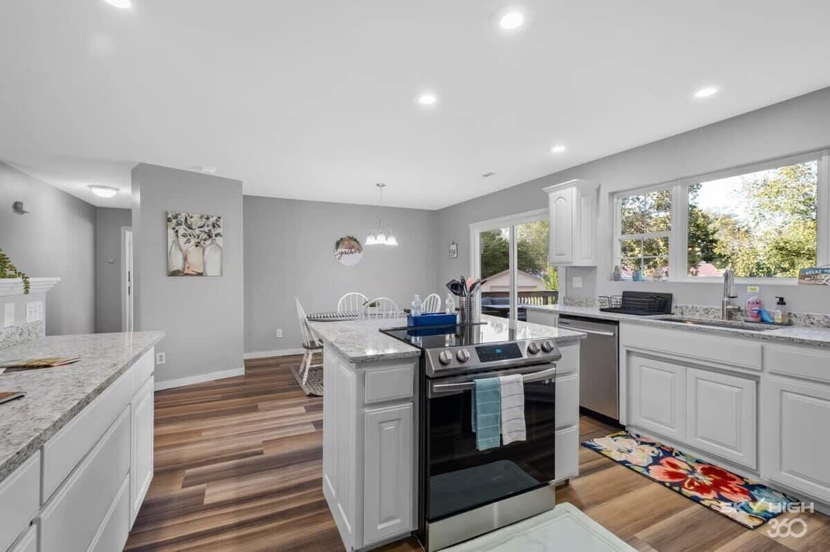 Refrigerador, microondas, horno, placa de cocina