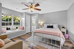 2 chambres, fer et planche à repasser, Wi-Fi, draps fournis