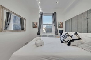 1 bedroom, iron/ironing board, travel cot, WiFi - Charming 1B Victorian Apartment near Paddington St (London)