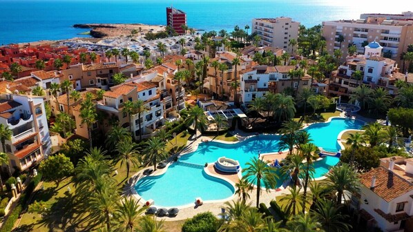 Pool - Two bedroom apartment in an urbanization near the sea and the beach! (Torrevieja)