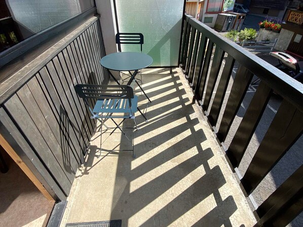 Outdoor dining - Spacious central studio near gondola, sunny balcony (Châtel)