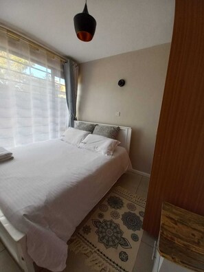 1 slaapkamer, een strijkplank/strijkijzer, wifi, beddengoed
