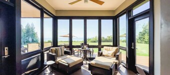 Tranquil Oasis, 3 King beds, Hot tub, Games rooms