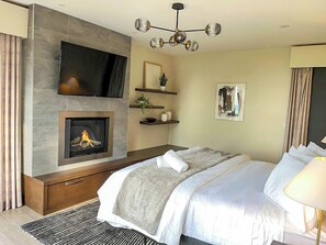 7 bedrooms, desk, iron/ironing board, travel crib - Tranquil Oasis, 3 King beds, Hot tub, Games rooms (Bayfield)