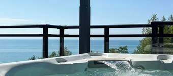 Tranquil Oasis - 3 King Beds, *Lakeview Hot Tub* - Private Lake Access