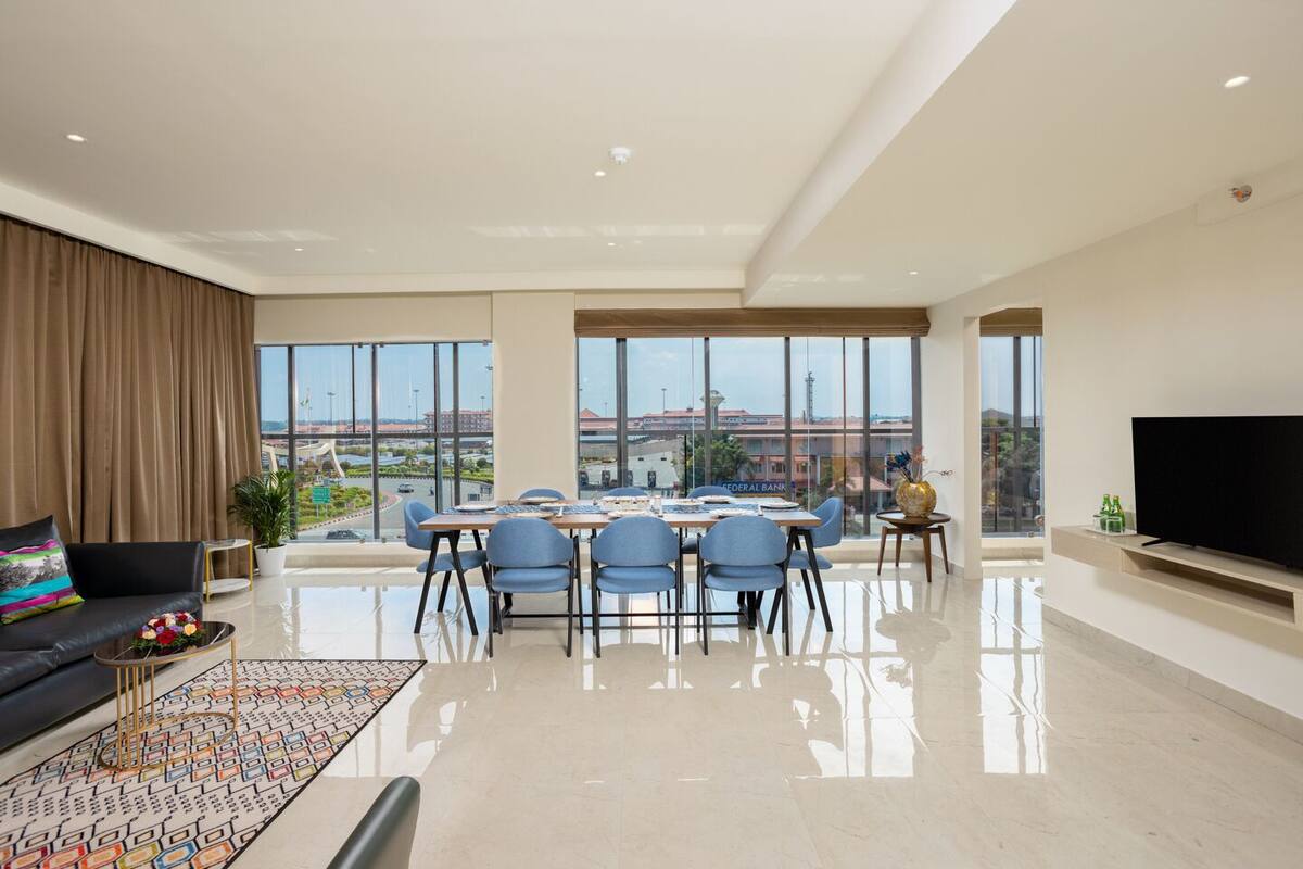 PRESIDENCY AIRPORT VIEW SUITE with Free Airport Pickup/Drop | Gateutsikt