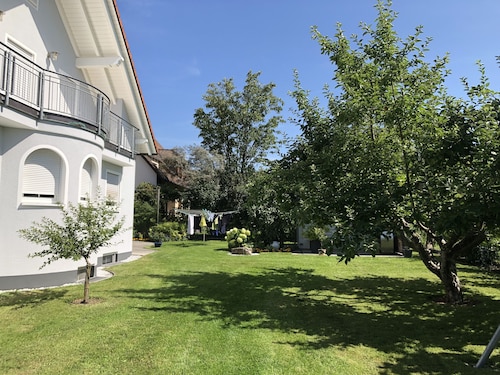 Viel Platz, für die ganze Familie.
Mitten im Grünen aber ganz nah an Bayreuth.