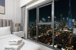 Desk, iron/ironing board, travel cot, free WiFi - NEW | 3BR+Guest Burj NYE Fireworks View (Dubai)