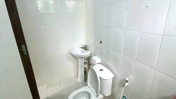 Asciugamani, sapone, carta igienica