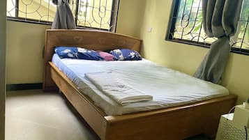 2 bedrooms, desk, iron/ironing board, free WiFi