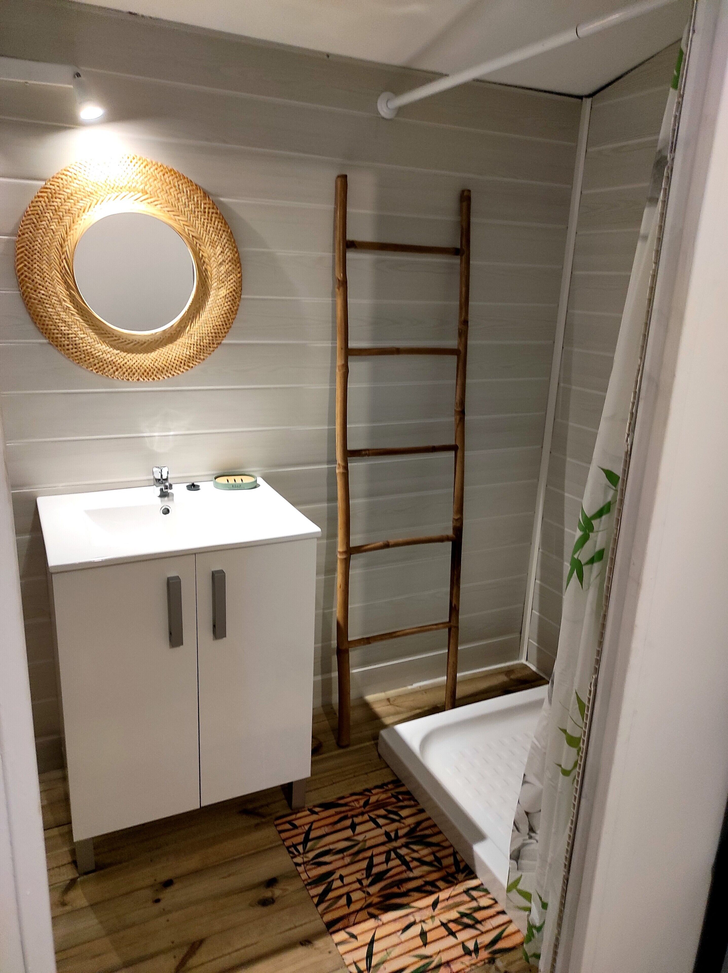 Handtücher, Seife, Toilettenpapier