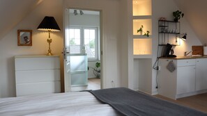 Ropa de cama de alta calidad, cuna de viaje, wifi gratis y ropa de cama 