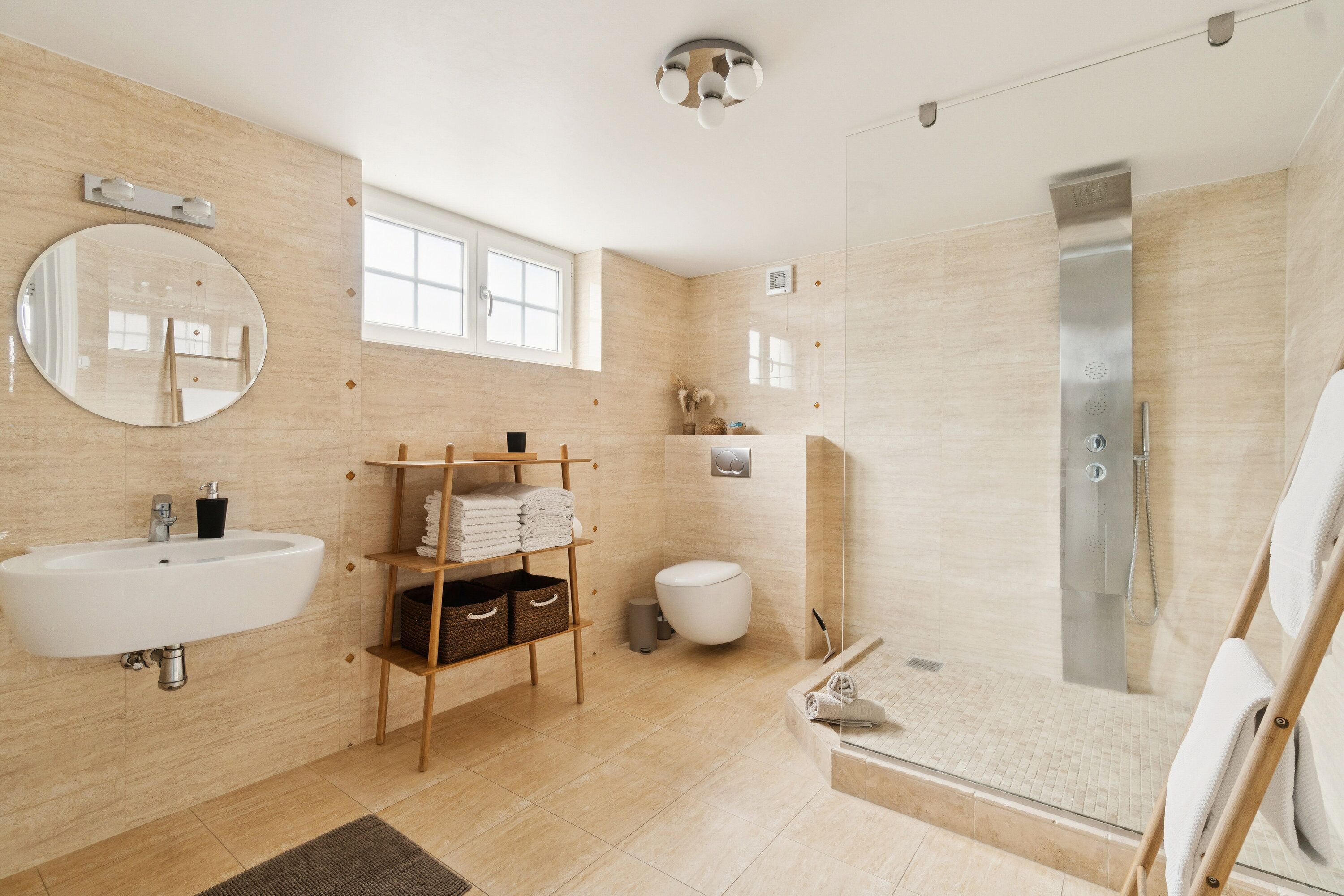 Apartment, 2 Bedrooms | Bathroom | Hair dryer, towels, soap, shampoo