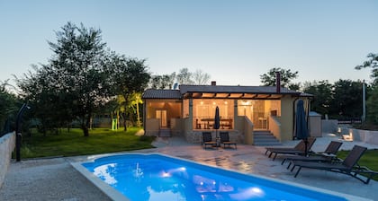 Villa Savey - heated pool, 3 rooms, 3 bathrooms, big garden, all service,