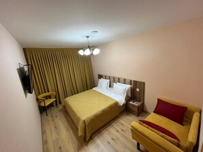 1 bedroom, iron/ironing board, WiFi, bed sheets - studio apartment (T'bilisi)