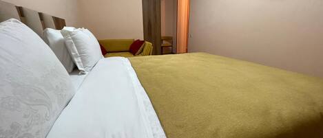 1 bedroom, iron/ironing board, WiFi, bed sheets