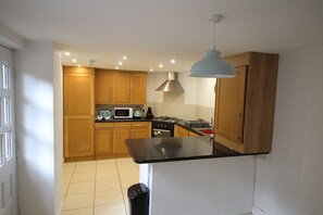 Cabin, Multiple Beds | Private kitchen | Fridge, microwave, oven, stovetop - Beautiful 3-bed Lodge in Liverpool (Liverpool)