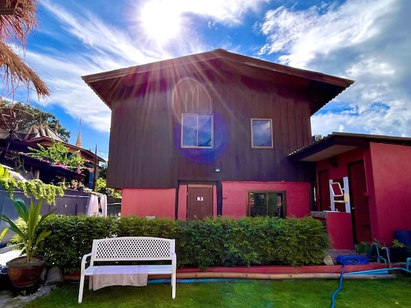 Living area - Ho Hostel (Chiang Mai)