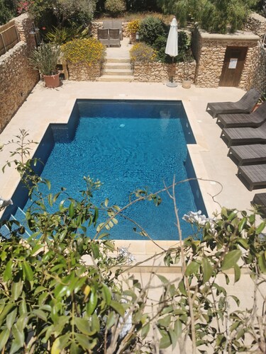 Gozo Luxury 4 Bedroom Farmhouse + Large Sunny Pool + ACs 