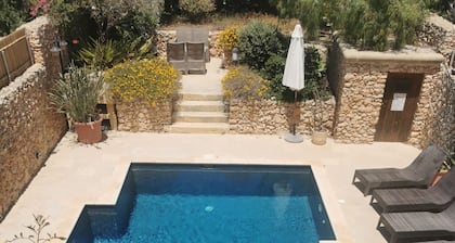 Gozo Luxury 4 Bedroom Farmhouse + Large Sunny Pool + ACs