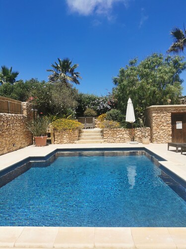 Gozo Luxury 4 Bedroom Farmhouse + Large Sunny Pool + ACs 