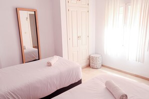 3 bedrooms, iron/ironing board, WiFi, bed sheets