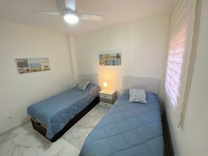 2 chambres, fer et planche à repasser, Wi-Fi, draps fournis