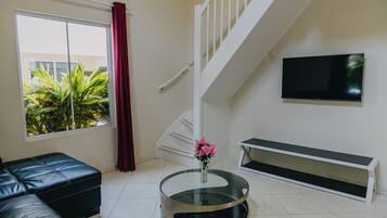 Apartment, 1 Bedroom, Patio, Garden View | Living room