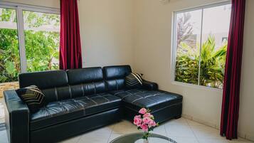 Apartment, 1 Bedroom, Patio, Garden View | Living room