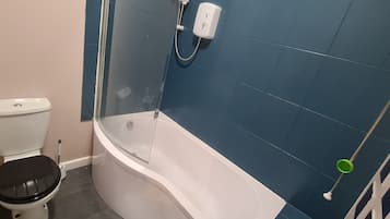 Apartment | Bathroom | Separate bathtub and shower, deep-soaking bathtub, hair dryer, towels