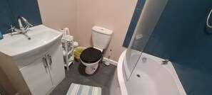 Apartment | Bathroom - Charming 1-bed Apartment in Barnsley (Barnsley)
