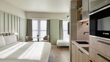 Premium bedding, in-room safe, desk, laptop workspace