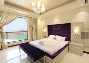 4 bedrooms, iron/ironing board, WiFi, bed sheets - Jumeirah Beach Residence Super Luxury 4 Bedroom Suite With Sea view Dubai Marina (Dubai)